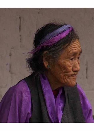 Older Tibetan lady 